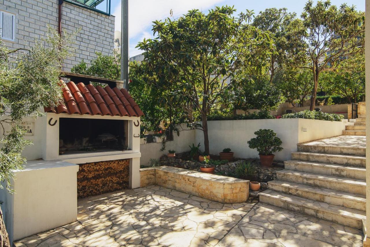 Villa Bua - Beautiful Seafront Apartments Trogir Exterior photo