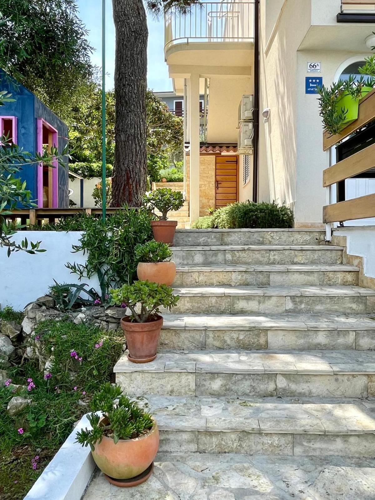 Villa Bua - Beautiful Seafront Apartments Trogir Exterior photo